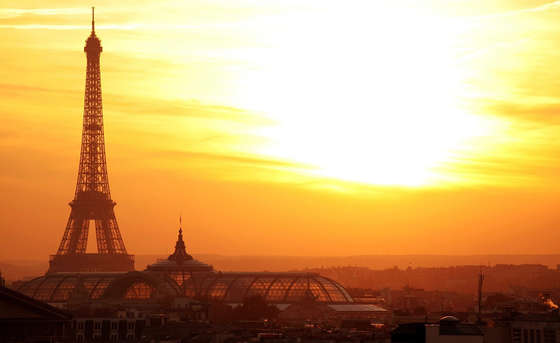 Beau coucher de soleil à Paris.