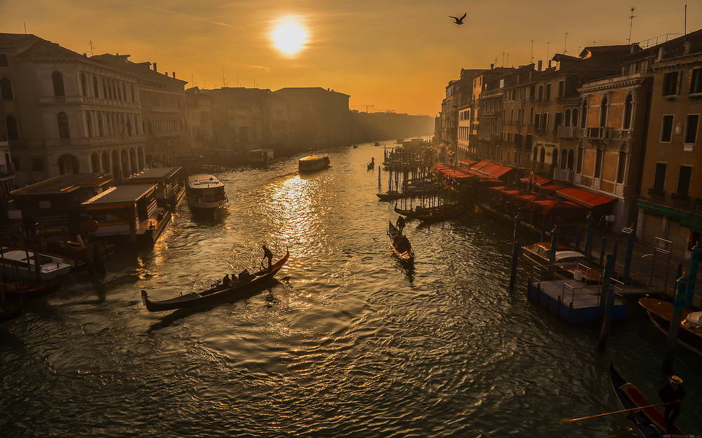 Encantador Grande Canal de Veneza.