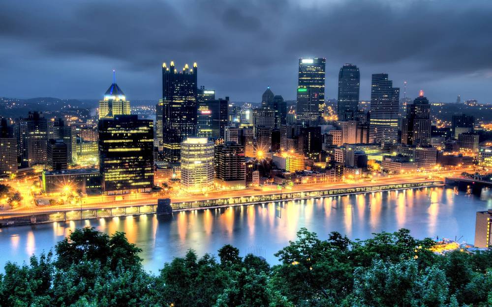 Luci notturne di Pittsburgh.