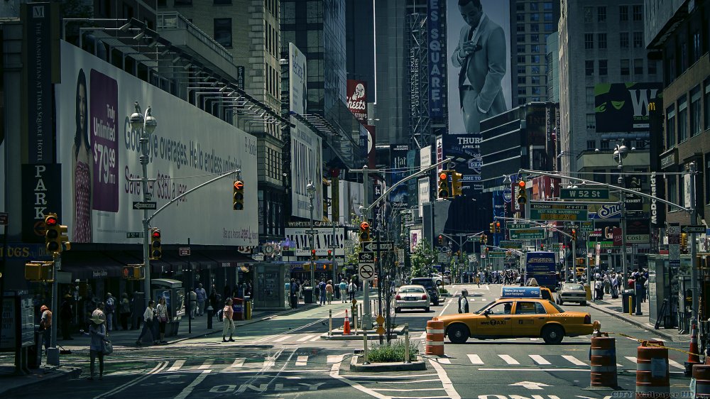 Watch free city with amazing catchy all the streets of Manhattan Times Square.