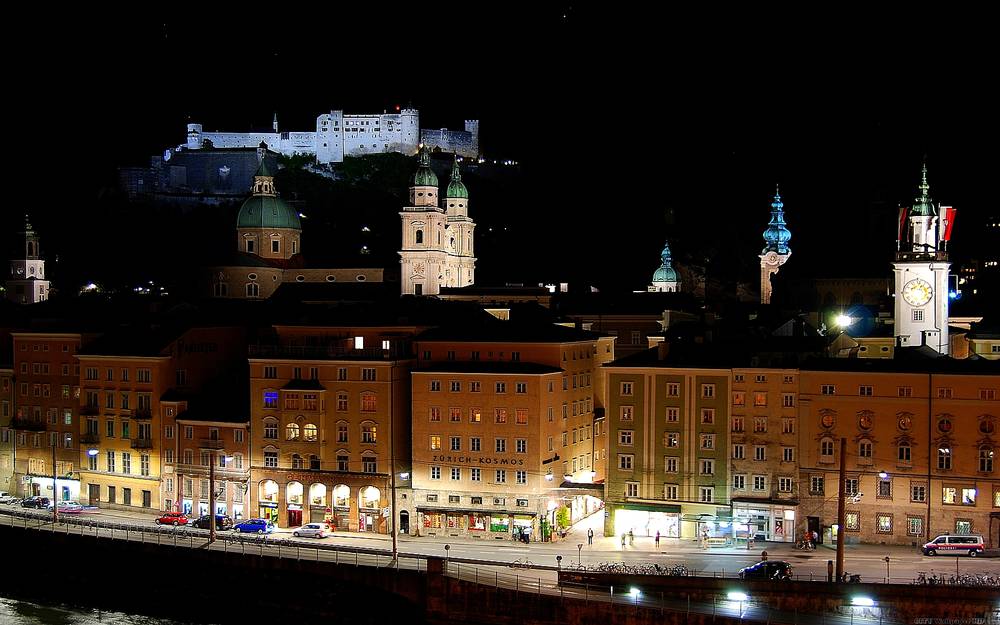 Maravilloso Salzburgo en la noche.