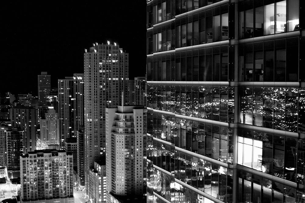 Black and white wallpaper of skyscrapers.