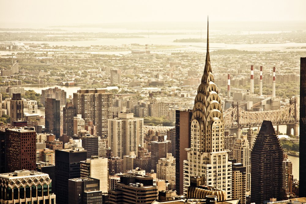 Cidade da Paz, uma encantadora cidade de Nova York, com uma vista fantástica do edifício Chrysler.
