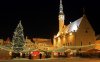 Carta da parati splendida con l'immagine della città di Tallinn, alla vigilia del nuovo anno.
