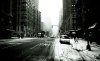 Foto in bianco e nero di un nevoso, gelido New York
