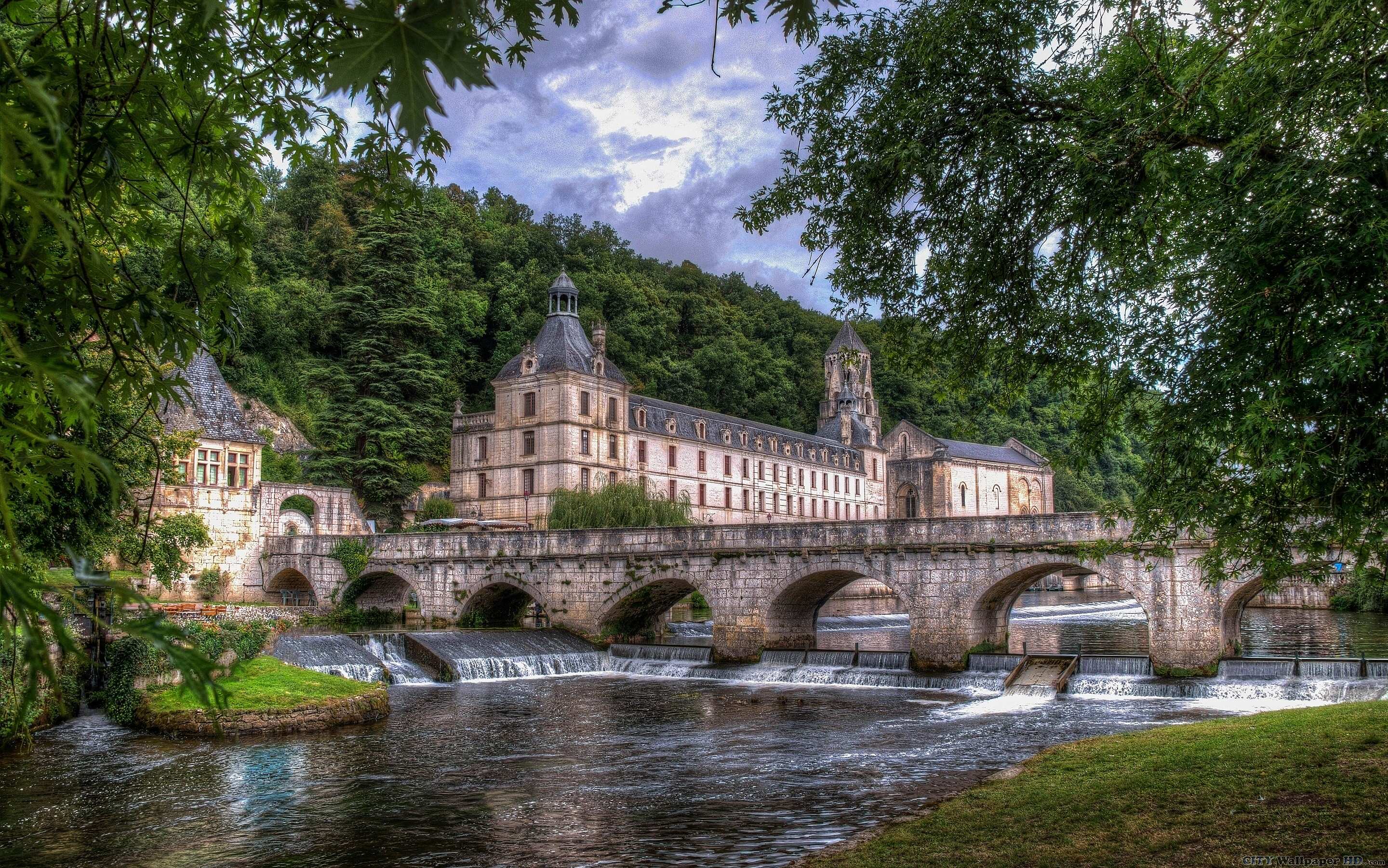 Beautiful France. Watch free large format images of the city.