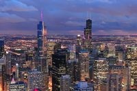 Chicago notte nuvolosa.
